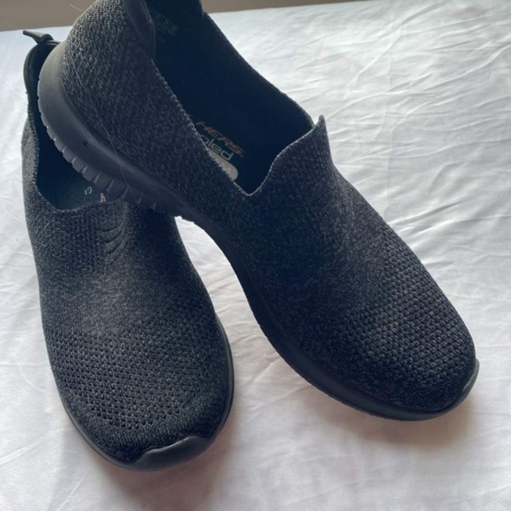Skechers slip on‎ womens 10 Air Cooled Memory Foam Stretch Fit 1535